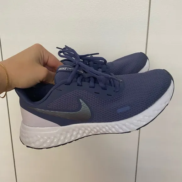 Nike - Revolution 5 Running Shoes in Sanded Purple/Dark Grey Amethyst - Size 7