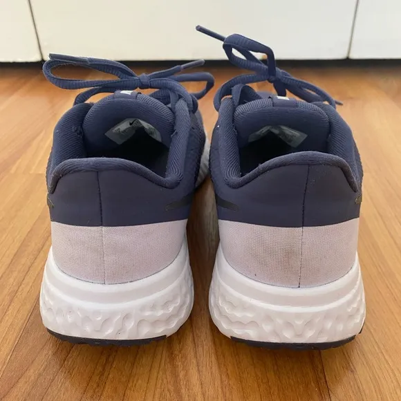 Nike - Revolution 5 Running Shoes in Sanded Purple/Dark Grey Amethyst - Size 7