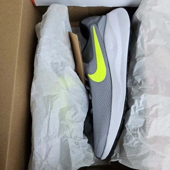 Nike Revolution 7 Running Athletic Sneakers Men SZ 13 Wolf Grey Volt FB2207 002