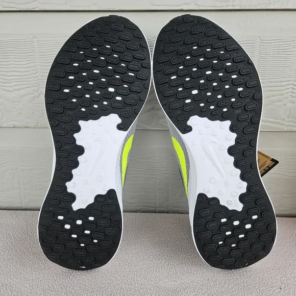 Nike Revolution 7 Running Athletic Sneakers Men SZ 13 Wolf Grey Volt FB2207 002