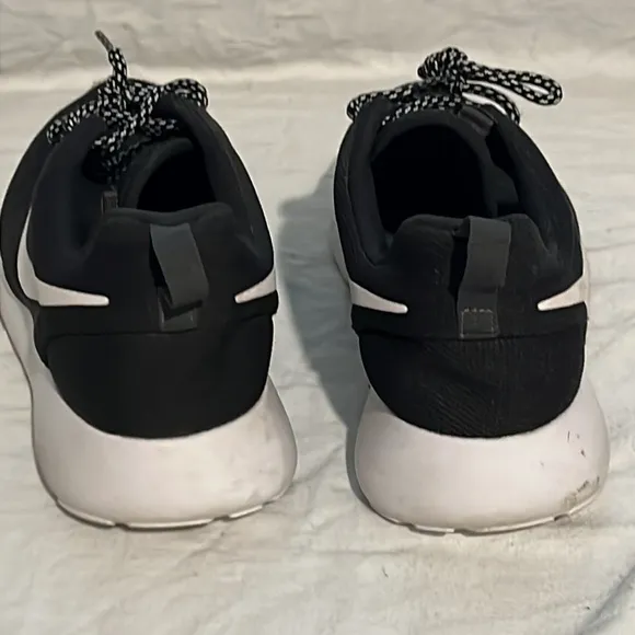 Nike Roshe One Black Running Shoe Sneakers Size 10