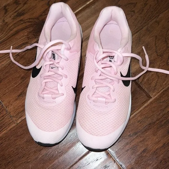 Nike running shoes light pink black big kid sneakers 5 Youth perfect condition​​