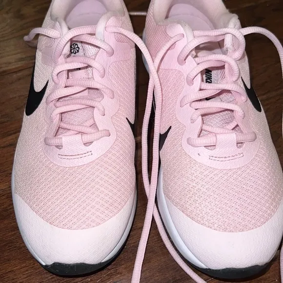 Nike running shoes light pink black big kid sneakers 5 Youth perfect condition​​