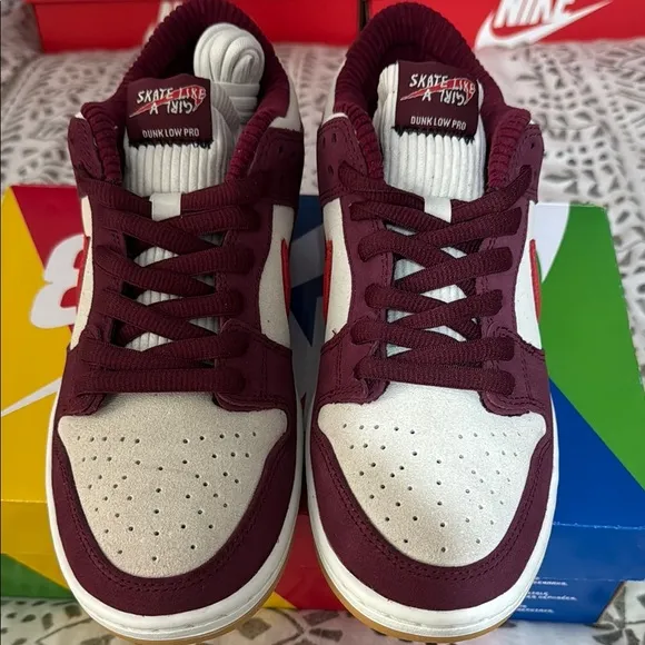 Nike SB DUNK LOW QS Men's Burgundy and Red Sneakers NEW in the box