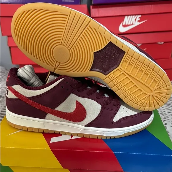 Nike SB DUNK LOW QS Men's Burgundy and Red Sneakers NEW in the box