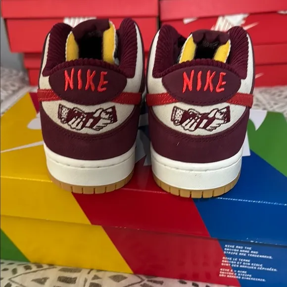 Nike SB DUNK LOW QS Men's Burgundy and Red Sneakers NEW in the box