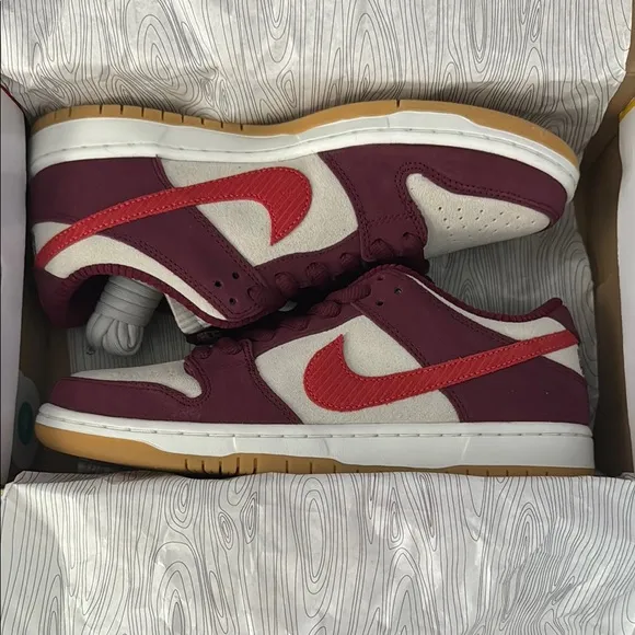 Nike SB DUNK LOW QS Men's Burgundy and Red Sneakers NEW in the box