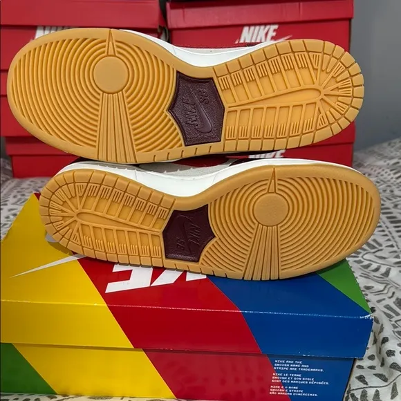 Nike SB DUNK LOW QS Men's Burgundy and Red Sneakers NEW in the box