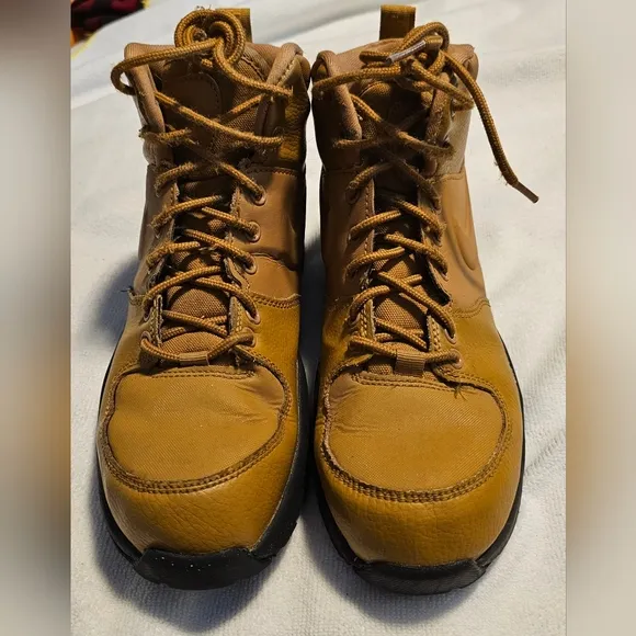 Nike Shoes, Nike Boots, Manoa, Wheat/Tan and Black, Big Kid's Size 6, EUC