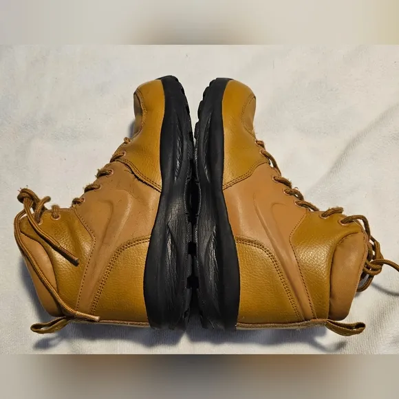 Nike Shoes, Nike Boots, Manoa, Wheat/Tan and Black, Big Kid's Size 6, EUC