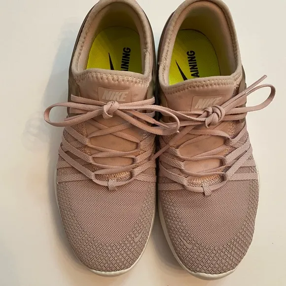 NIKE SHOES SNEAKERS PINK GRAY TRAINING SWOOSH Size 6