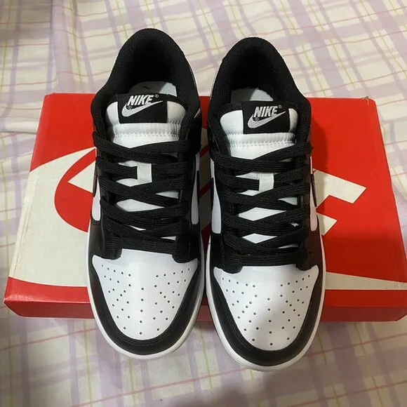 Nike Simple Black And White Sneakers
