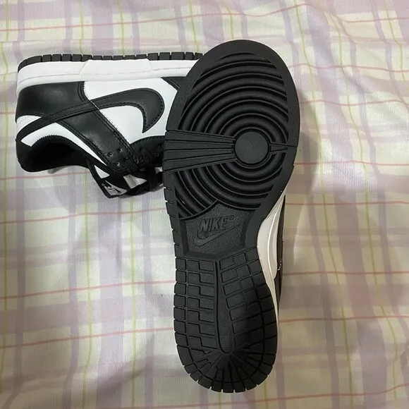 Nike Simple Black And White Sneakers