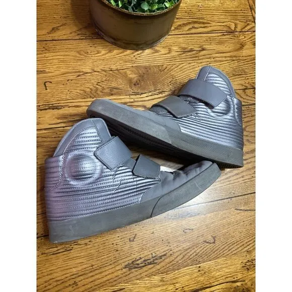 NIKE Sneakers Gray Metallic Quilted Leather Flystepper 2K3 Mens Size 10.5 644576