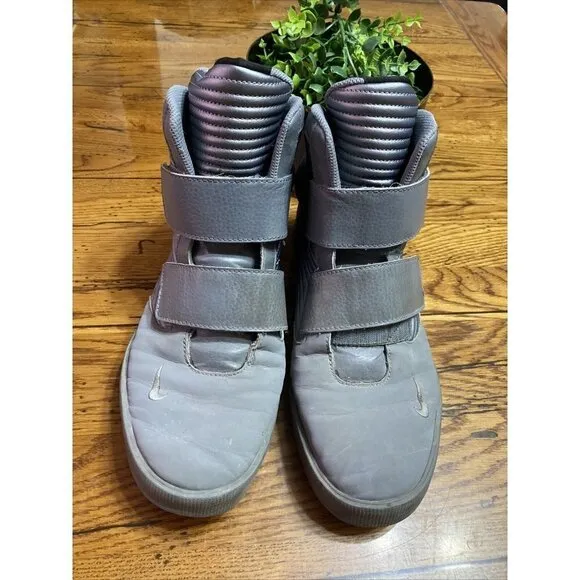 NIKE Sneakers Gray Metallic Quilted Leather Flystepper 2K3 Mens Size 10.5 644576