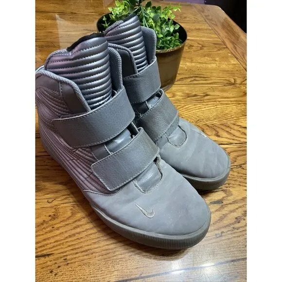 NIKE Sneakers Gray Metallic Quilted Leather Flystepper 2K3 Mens Size 10.5 644576