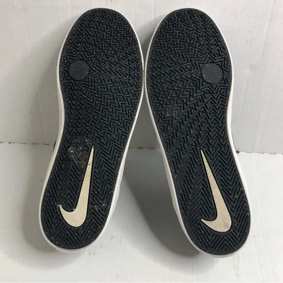 Nike Sneakers Mens Size 10.5 SB Check Solarsoft  Dark Gray Casual Shoes