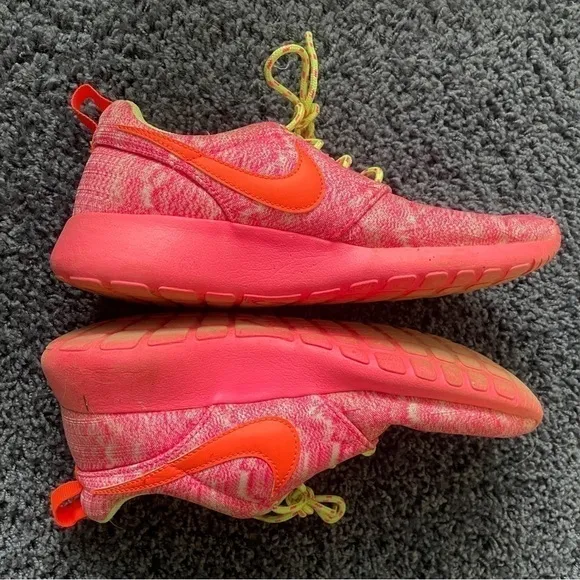 𝅺NIKE Sneakers Youth Size 6 Pink Orange Neon Running