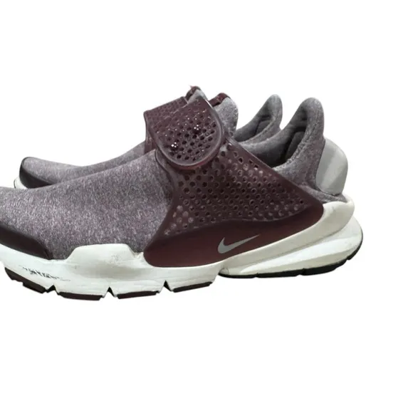 Nike Sock Dart Woman’s Maroon Slip-On Shoes. Size 8