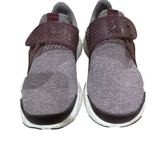 Nike Sock Dart Woman’s Maroon Slip-On Shoes. Size 8