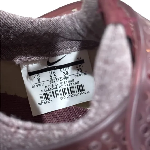 Nike Sock Dart Woman’s Maroon Slip-On Shoes. Size 8