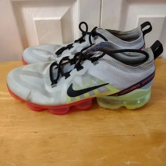 Nike VaporMax 2019 Retro men's size 8 sneakers shoes multi colored soles