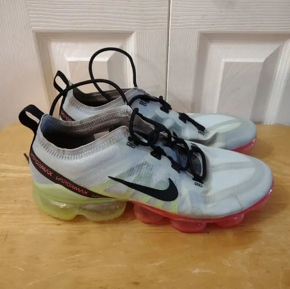 Nike VaporMax 2019 Retro men's size 8 sneakers shoes multi colored soles