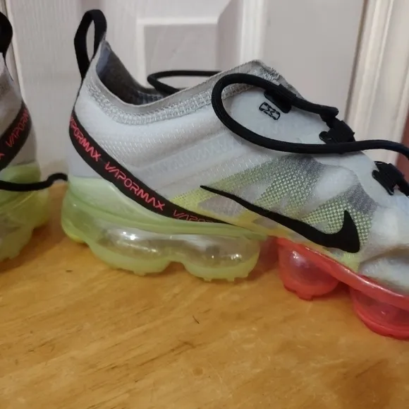 Nike VaporMax 2019 Retro men's size 8 sneakers shoes multi colored soles