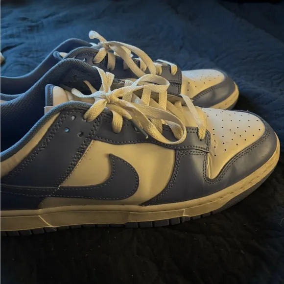 Nike White and Blue Sneakers Classic Low-Top Design