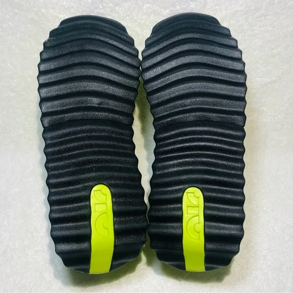 Nike Womens Air Max Dawn Atomic Green Running Shoes Sneakers Casual Size 9.5