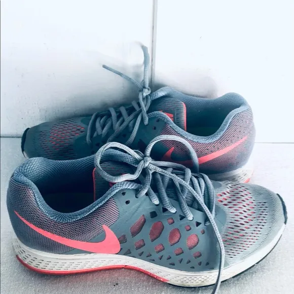 NIKE WOMENS AIR ZOOM PEGASUS SIZE 7