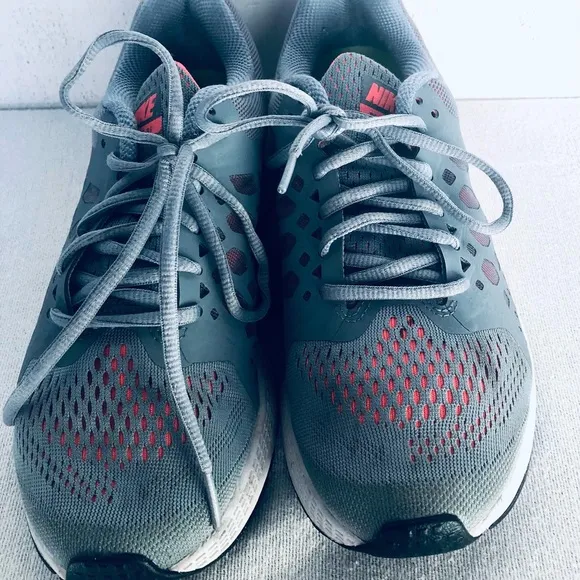 NIKE WOMENS AIR ZOOM PEGASUS SIZE 7