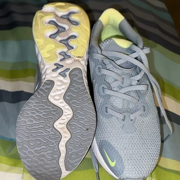 Nike Women's Renew Running Sneakers Gray Size 7 Gray light green white
