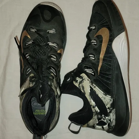 Nike Zoom PG sneakers black and gold sz 10