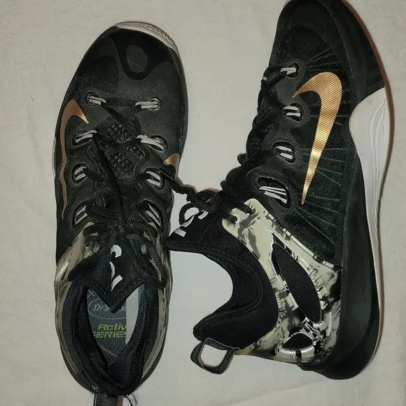 Nike Zoom PG sneakers black and gold sz 10