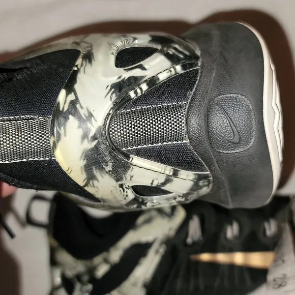 Nike Zoom PG sneakers black and gold sz 10