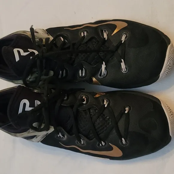 Nike Zoom PG sneakers black and gold sz 10