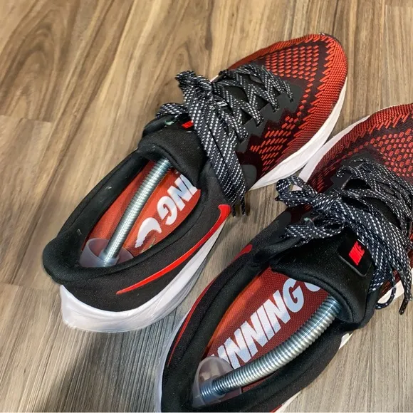 Nike Zoom Winflow Athletic Running Sneakers Size 11.5 AQ7497-010 Red Black White