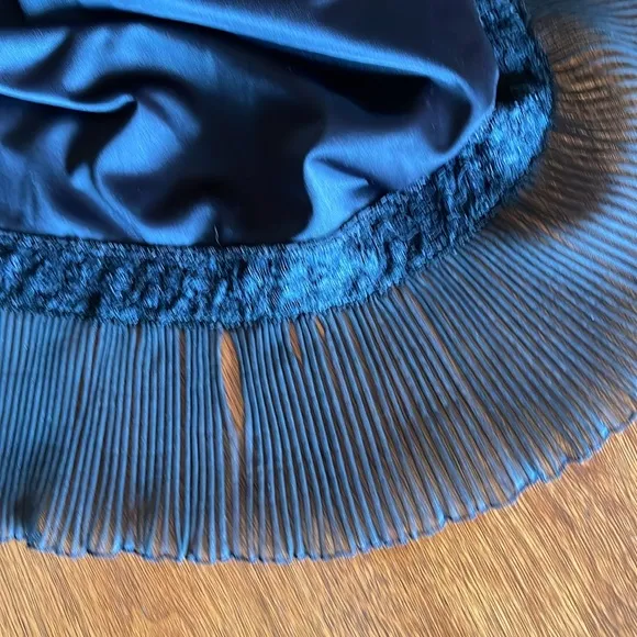 NO LABEL 1950’s Slip SZ 38 Vintage