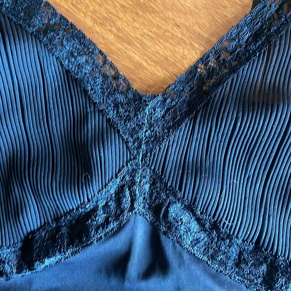 NO LABEL 1950’s Slip SZ 38 Vintage