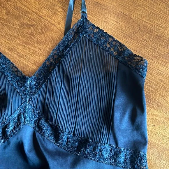 NO LABEL 1950’s Slip SZ 38 Vintage