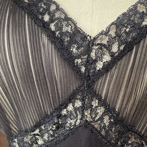 NO LABEL 1950’s Slip SZ 38 Vintage
