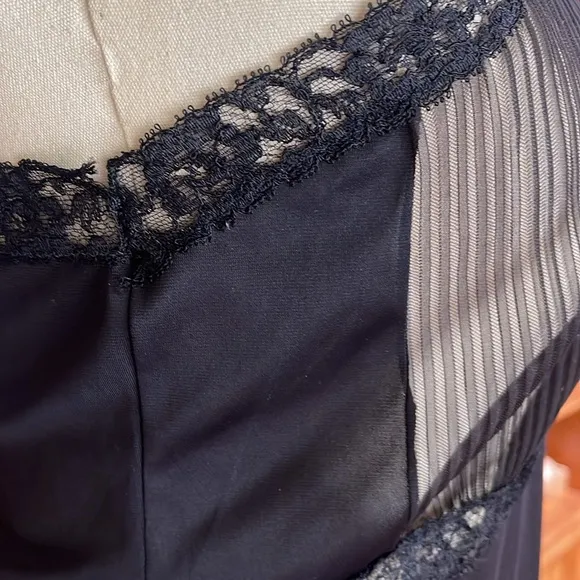 NO LABEL 1950’s Slip SZ 38 Vintage