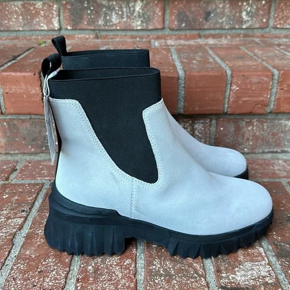 Nurture Denali Water Resistant Suede Platform Chelsea Boots White Size 8.5