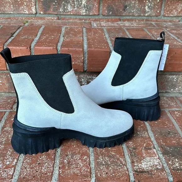 Nurture Denali Water Resistant Suede Platform Chelsea Boots White Size 8.5