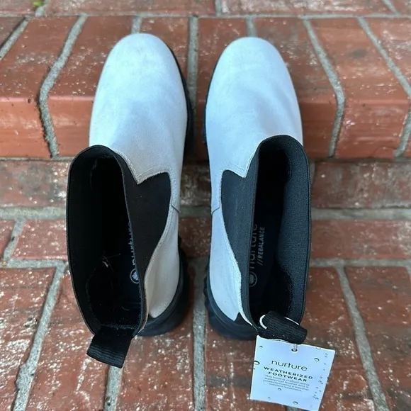 Nurture Denali Water Resistant Suede Platform Chelsea Boots White Size 8.5