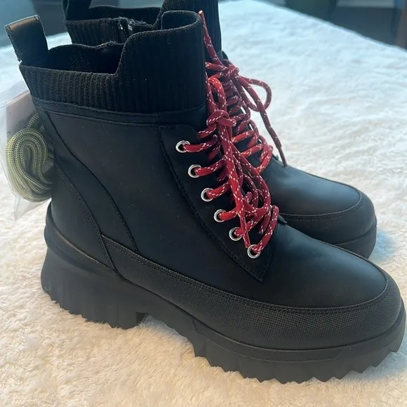 Nurture Sz 9.5 Whitney Waterproof Leather Lace-Up Lug Sole Boots NEW Outdoor