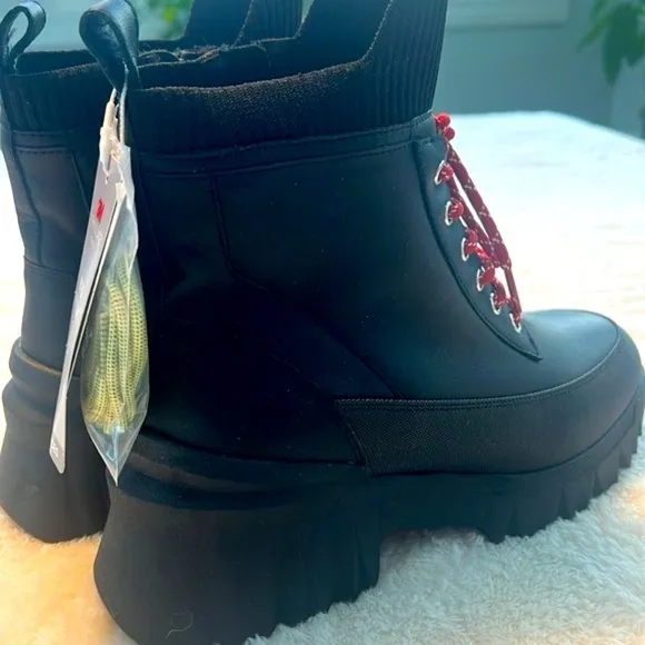 Nurture Sz 9.5 Whitney Waterproof Leather Lace-Up Lug Sole Boots NEW Outdoor