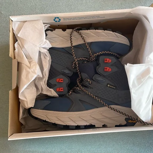 NWB Hoka Anacapa Mid GTX Sneakers