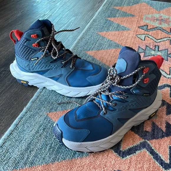 NWB Hoka Anacapa Mid GTX Sneakers